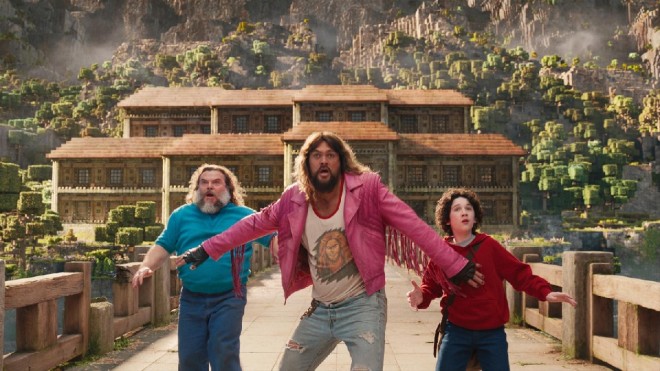 Scene still from Minecraft: The Movie (currently showing), featuring the film’s signature all-cubic visual world designed in homage to the game. A family-friendly box office phenomenon now reigning as Japan’s No.1 foreign film of 2025.